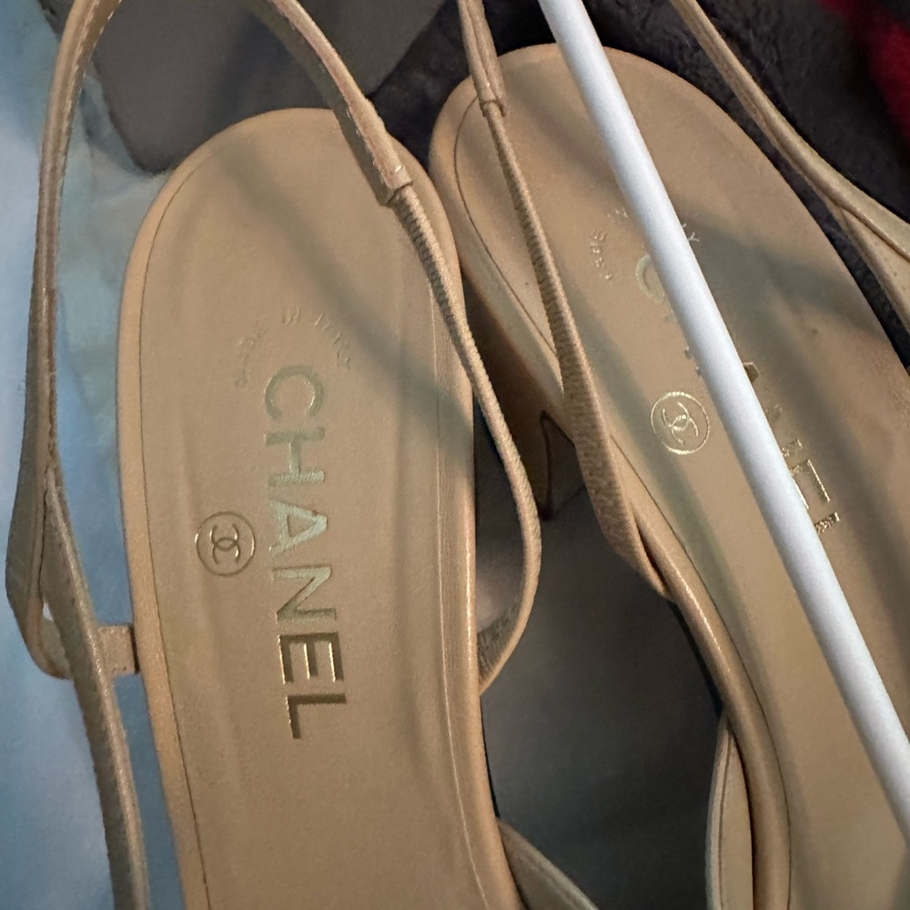 CHANEL Beige Leather Slingback Pumps with Black Cap Toe - Picture 5 of 8